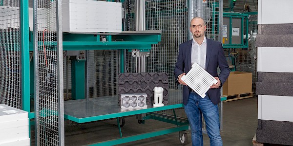 Ben Neudel in der Werkshalle der Formteile Ben Neudel GmbH